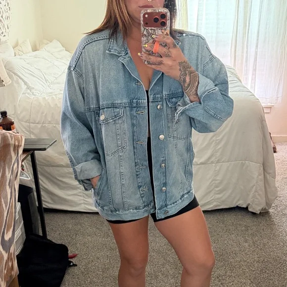 H&M Light Wash Oversized Denim Jacket - Picture 2 of 6
